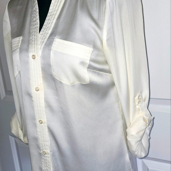 THE LIMITED Soft White Button Down Blouse Silk Feel Sz Small - Picture 4 of 8